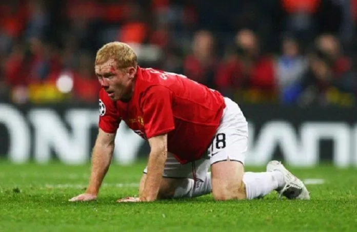 Hình ảnh thể hiện tinh thần chiến đấu không lùi bước của Paul Scholes (Ảnh: Internet)