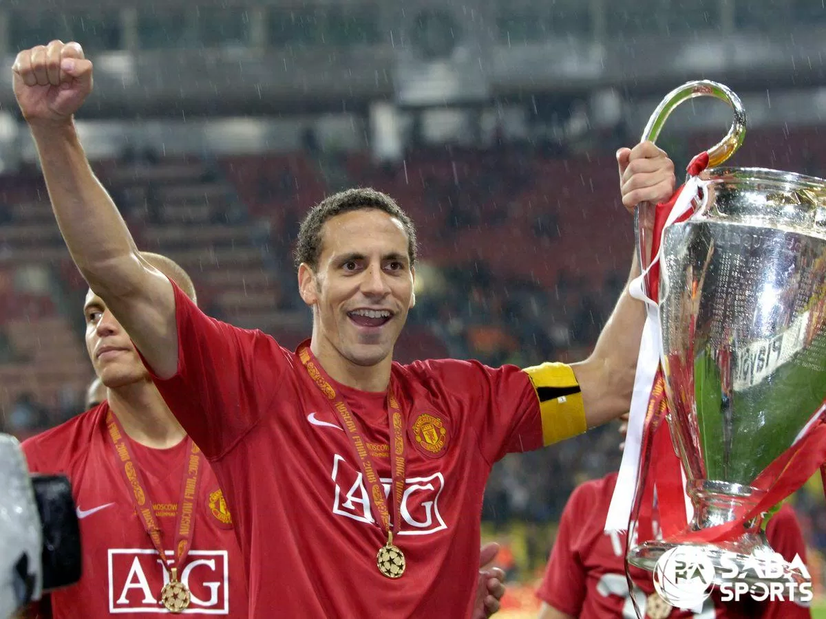 Rio Ferdinand ăn mừng chức vô địch C1 năm 2008 cùng với Man Utd (Ảnh: Internet)