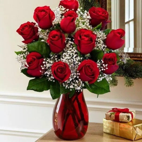 Mẫu cắm hoa hồng đẹp cho bàn thờ. (Ảnh: Internet)