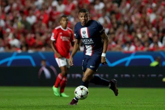 Mbappe hoàn toàn bị khóa chặt trong trận đấu PSG gặp Benfica (Ảnh: Internet)