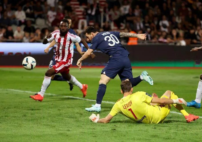 Messi thể hiện phong độ cực cao trong trận PSG gặp Ajaccio với 1 bàn thắng và 1 kiến tạo (Ảnh: Internet) Messi thể hiện phong độ cực cao trong trận PSG gặp Ajaccio với 1 bàn thắng và 1 kiến tạo (Ảnh: Internet)