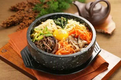Cơm trộn Hàn Quốc Bibimbap (Nguồn: Internet) Cơm trộn Hàn Quốc Bibimbap (Nguồn: Internet)