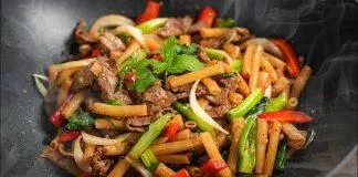 Nui xào bò