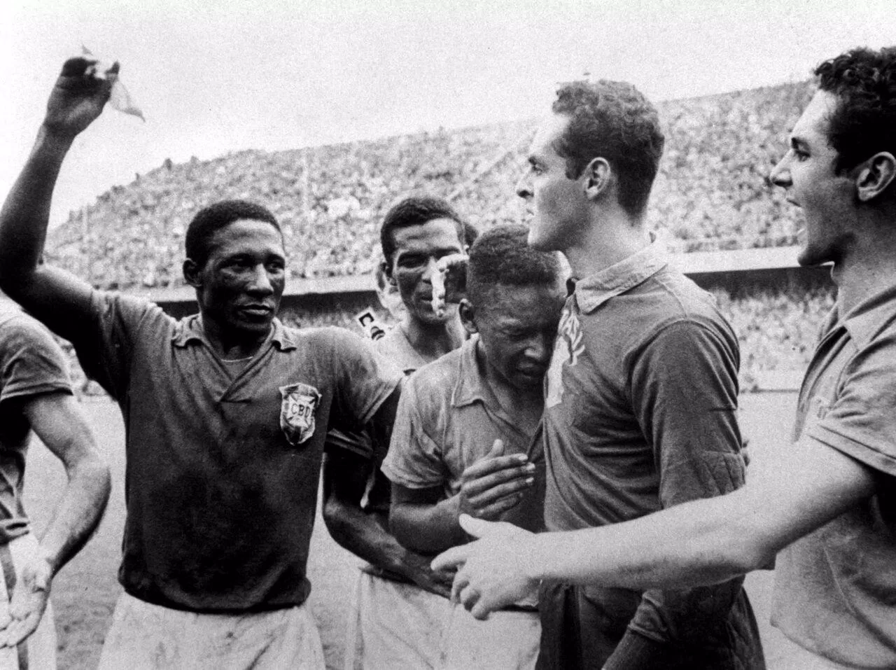 Pele lúc ấy mới chỉ 17 khóc nức nở khi cùng Brazil vô địch World Cup 1958 (Ảnh: Internet) Pele lúc ấy mới chỉ 17 khóc nức nở khi cùng Brazil vô địch World Cup 1958 (Ảnh: Internet)