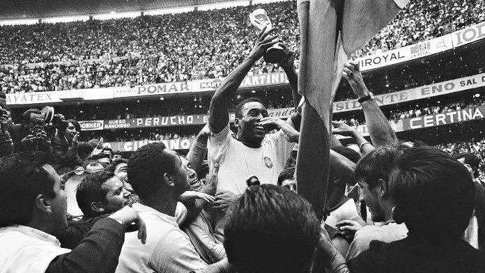 Pele cùng Brazil lên ngôi World Cup lần thứ 2 liên tiếp vào năm 1962 (Ảnh: Internet)