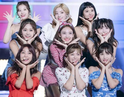 "Cheer Up" của TWICE là một trong những ca khúc nổi bật nhất trong concept dễ thương (Ảnh: Initernet)