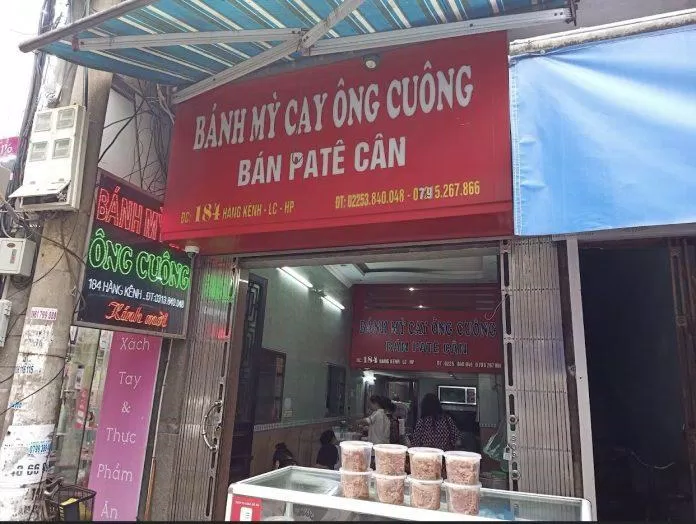 Tiệm bánh mì cay ông Cuông (Ảnh: Internet)