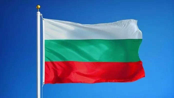 Quốc kỳ của Bulgaria với 3 màu tượng trưng cho hòa bình, nền nông nghiệp và lòng can đảm của quân đội (Ảnh: Internet) Quốc kỳ của Bulgaria với 3 màu tượng trưng cho hòa bình, nền nông nghiệp và lòng can đảm của quân đội (Ảnh: Internet)
