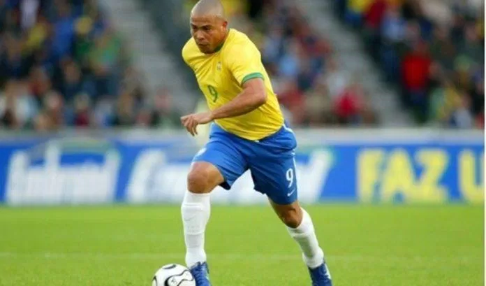 Dù dừng bước sớm tại World Cup 2006 nhưng Ronaldo đã trở thành cầu thủ ghi bàn nhiều nhất lịch sử World Cup thời điểm đó (Ảnh: Internet)