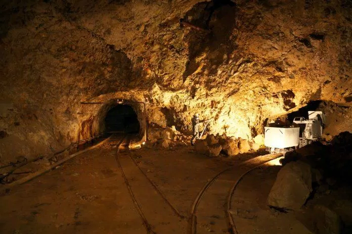 Đường hầm mỏ vàng dài 400km (Nguồn ảnh: Jones around the world)