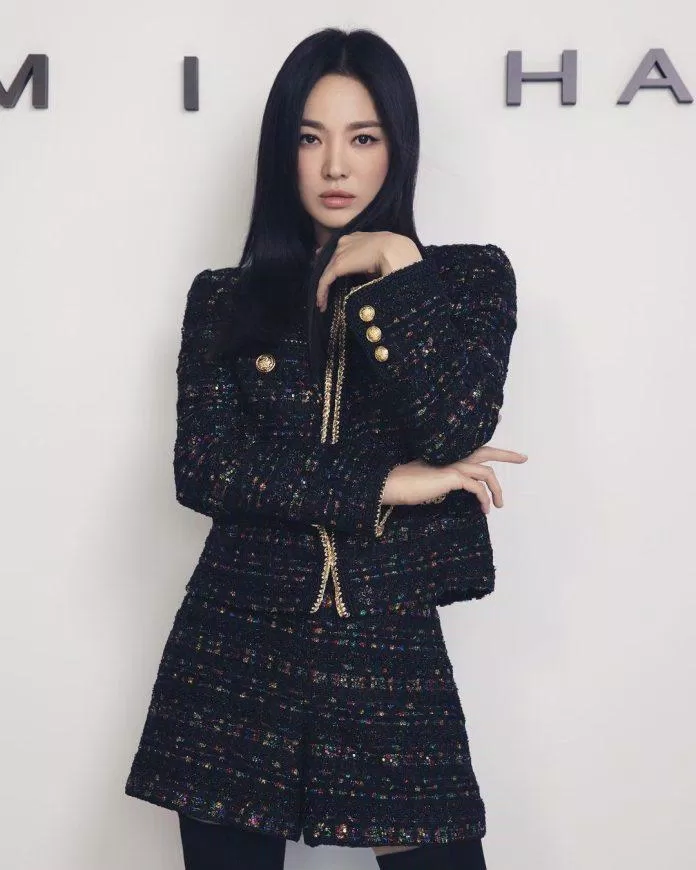 Song Hye Kyo khí chất lạnh lùng trong outfit đen của MICHAA (Ảnh: internet)