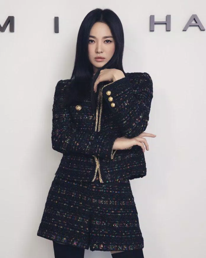 Song Hye Kyo xinh đẹp tựa nữ thần, nhan sắc ngày càng thăng hạng bất chấp tuổi tác - Kiến thức mới 2024 20 Song Hye Kyo khí chất lạnh lùng trong outfit đen của MICHAA (Ảnh: internet)