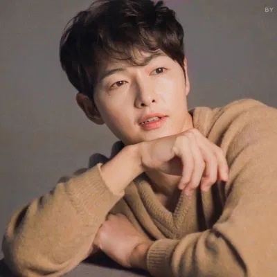 Song Joong Ki là điển hình của vẻ đẹp thư sinh nhưng body phụ huynh (Ảnh: Internet)