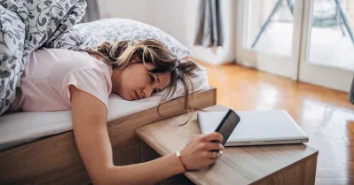 Ngủ không ngon giấc làm cơ thể trữ nước (Ảnh: Internet) Ngủ không ngon giấc làm cơ thể trữ nước (Ảnh: Internet)