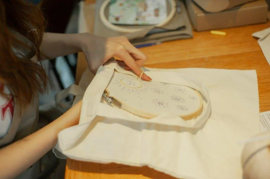 Khéo tay hay thích làm đồ thủ công thì hãy thử tham khảo workshop của The Greenery Art. Nguồn: internet