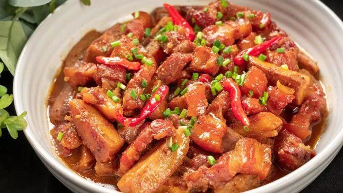 Thịt ba rọi kho chuối