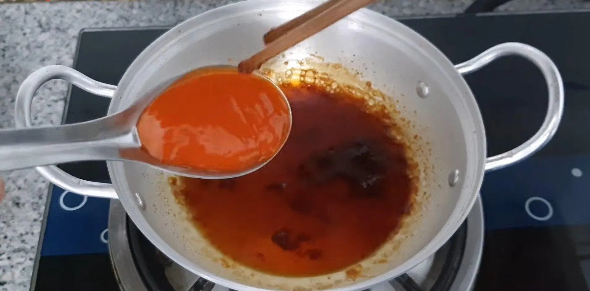 Làm nước màu. (ảnh: internet)