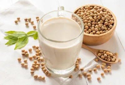 Mẹ có thể dùng sữa đậu nành để thay thế khi bé bị dị ứng đạm sữa bò (Ảnh: Internet) Mẹ có thể dùng sữa đậu nành để thay thế khi bé bị dị ứng đạm sữa bò (Ảnh: Internet)