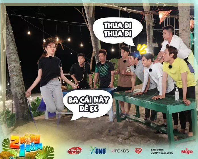 Thùy Tiên cùng dàn cast chơi game để giành thức ăn ngon - Nguồn: Fanpage 2 ngày 1 đêm Thùy Tiên cùng dàn cast chơi game để giành thức ăn ngon - Nguồn: Fanpage 2 ngày 1 đêm