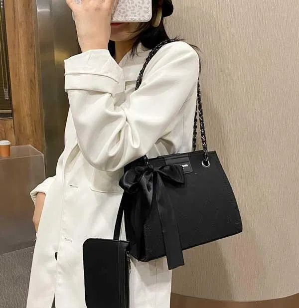 Cách chọn túi xách hợp với bản thân. (Ảnh: internet)