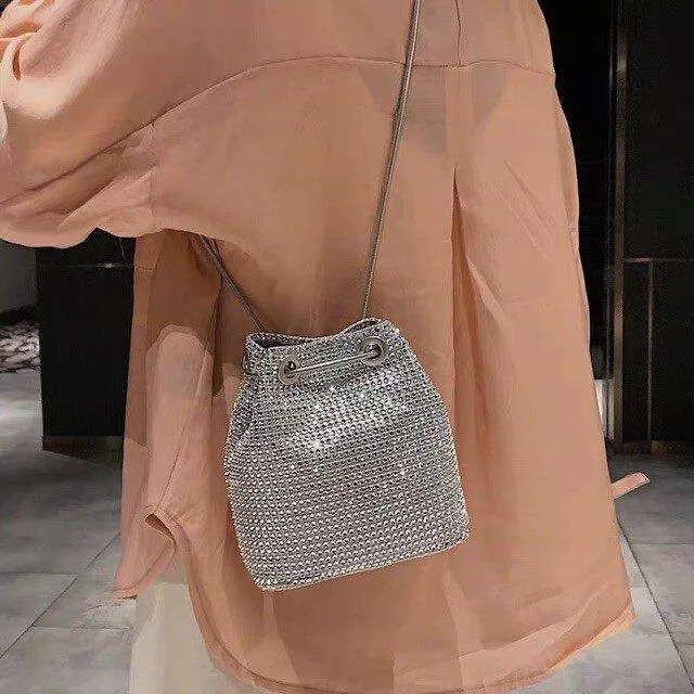 Túi xách dạng rút. (ảnh: internet)