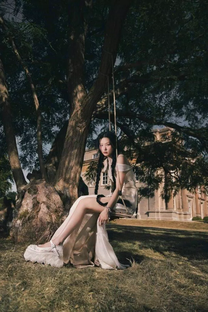 Vẻ đẹp đầy cuốn hút của nữ Idol trong album'28 Reasons'. Nguồn:Internet Nổi da gà với hình ảnh đầy ma mị của Seulgi (Red Velvet) trong album solo 28 Reasons album solo Kang Seulgi KPOP Red Velvet Seulgi Red Velvet