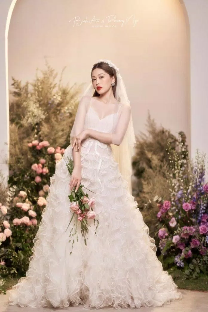 Váy cưới của Á hậu Phương Nga diện trong bộ ảnh cưới trước ngày diễn ra hôn lễ. (Nguồn: Internet)