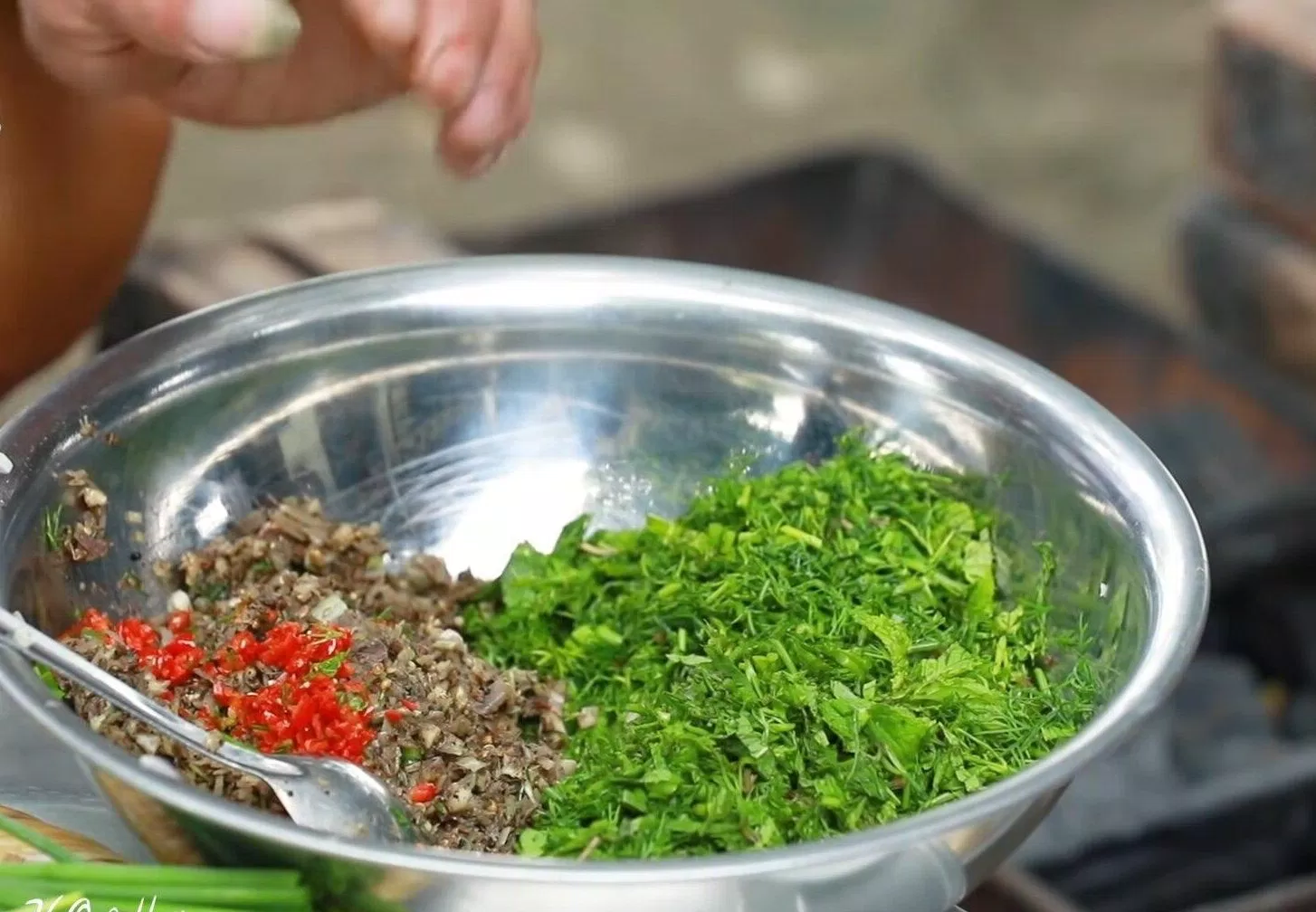 Gia vị tẩm ướp cá (Nguồn kênh youtube: Hương vị quê hương) Gia vị tẩm ướp cá (Nguồn kênh youtube: Hương vị quê hương)