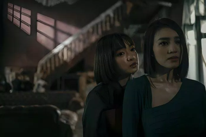 91 Review “Cô gái từ quá khứ”: 5 yếu tố chứng minh đây là một phim Việt đáng xem mới nhất 26 Những tưởng là một chính kịch thường thấy nhưng càng gần đến cuối phim, "Cô gái từ quá khứ" hiện nguyên hình là một bộ phim tâm lý xã hội. (Ảnh: Internet)