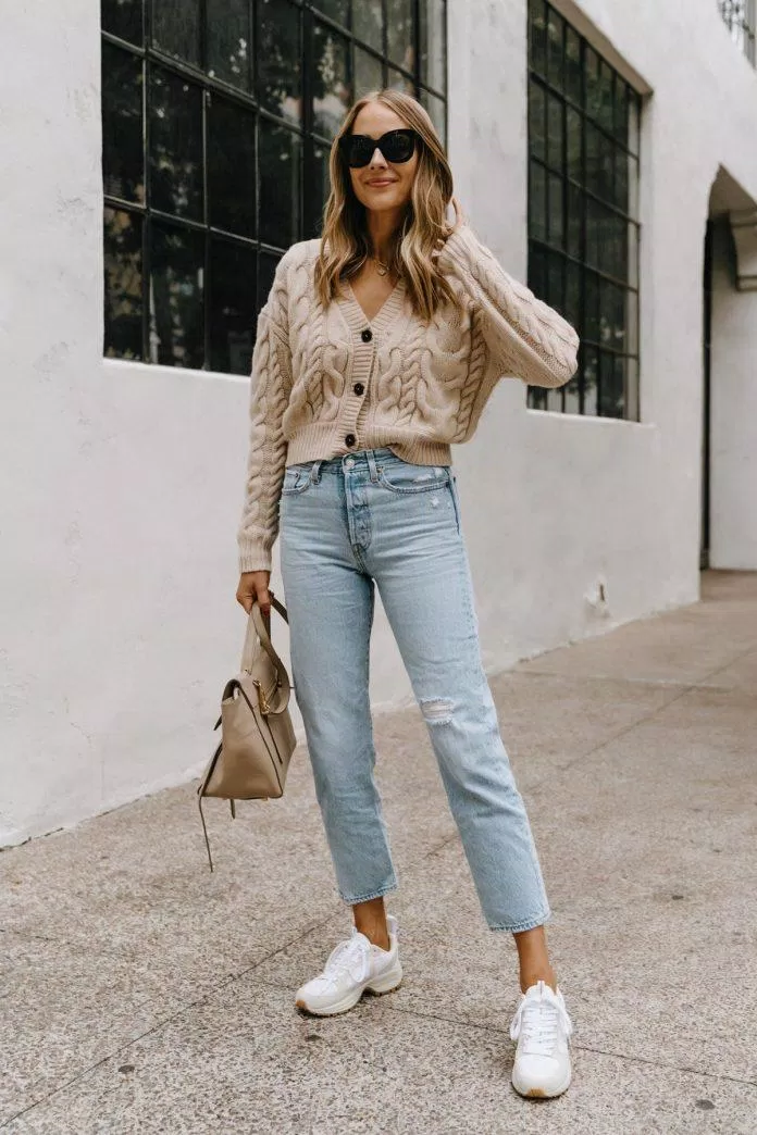 Áo cardigan có thể thay thế áo len dày cọm mà cũng không kém thời thượng. Nguồn: internet