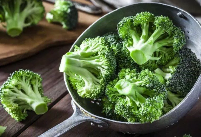 Bông cải xanh chứa nhiều vitamin B9 giúp ngăn ngừa và làm chậm tình trạng suy giảm trí nhớ (Ảnh: Internet)