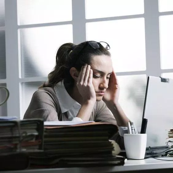 Nhịn ăn gián đoạn có thể gây đau đầu, chóng mặt (Ảnh: Internet) Nhịn ăn gián đoạn có thể gây đau đầu, chóng mặt (Ảnh: Internet)