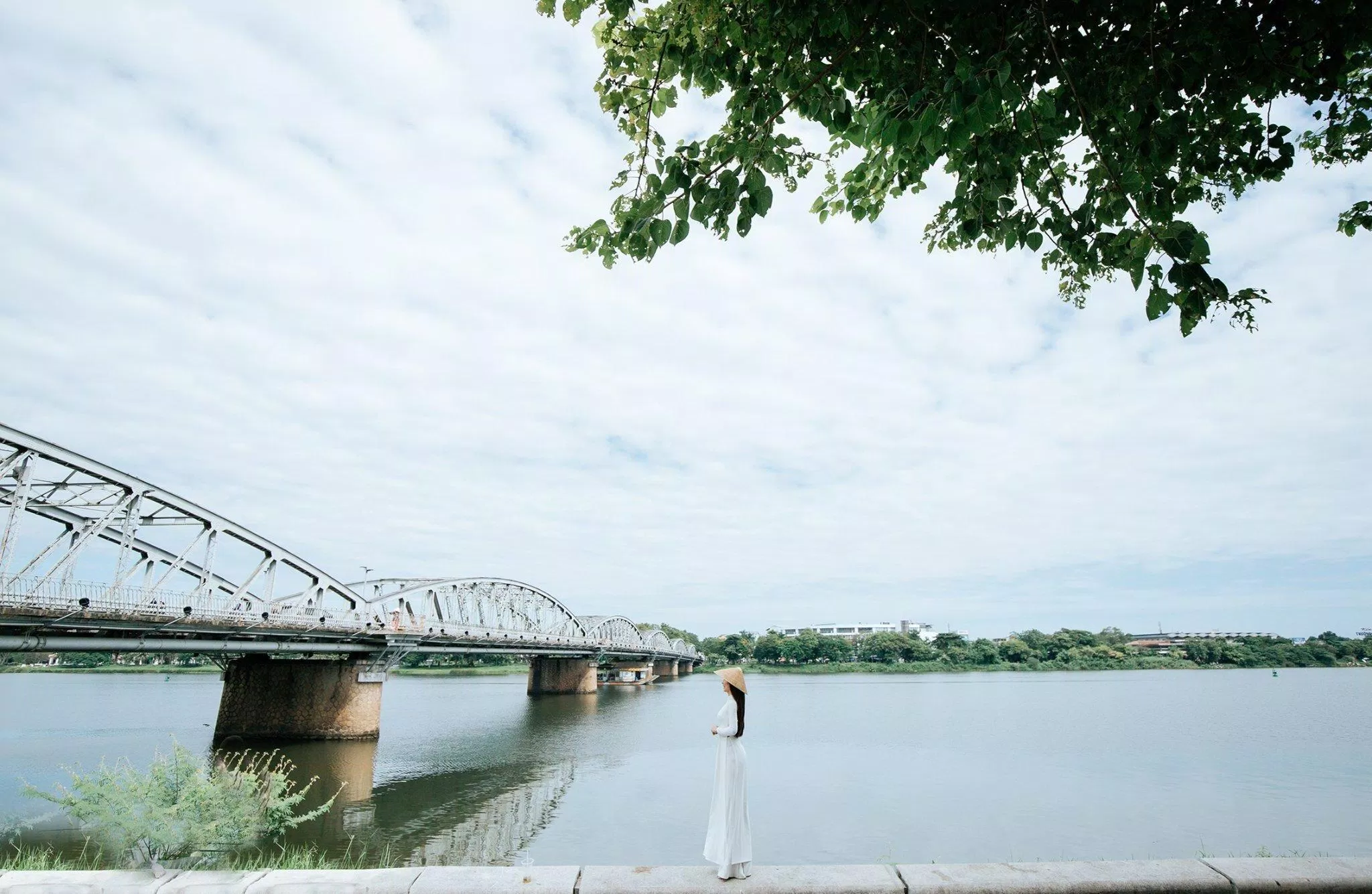 Cầu Trường Tiền - minh chứng lịch sử và cũng là một địa điểm tham qua đáng lưu ý khi đến Huế