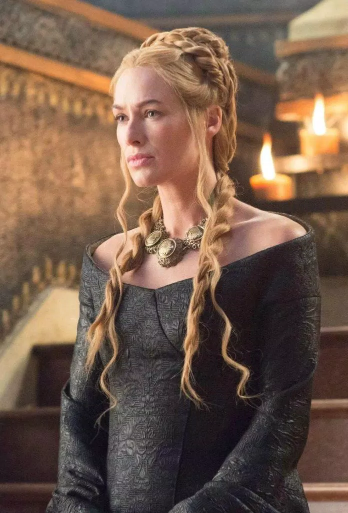 Qua từng phần phim, màu sắc trang phục của Cersei chuyển tối dần như độ độc ác của nhân vật này. Nguồn: internet