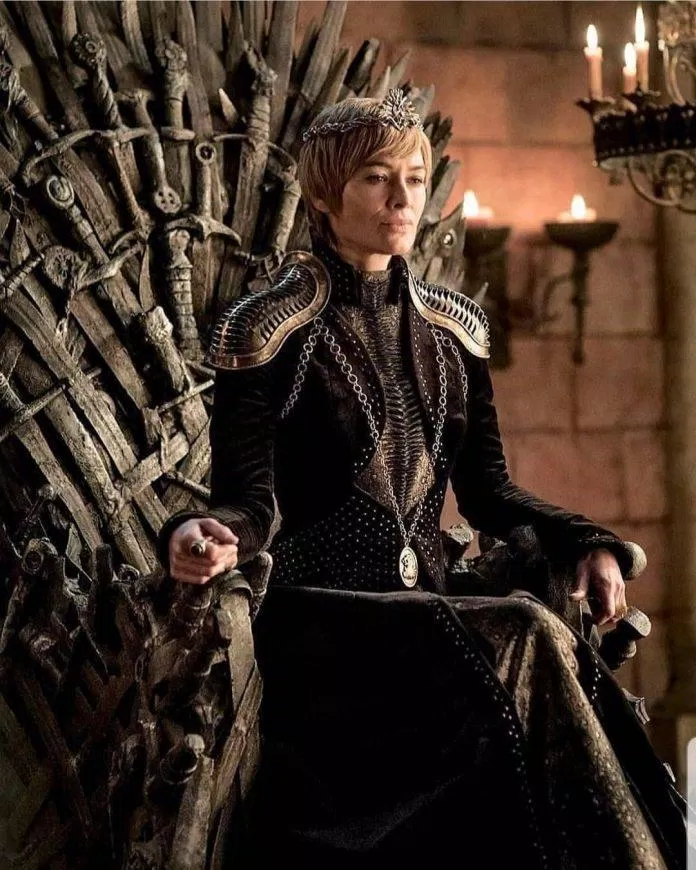 Sau ngồi lên Ngai Sắt, Cersei nữ tính đã bị vứt bỏ để lột xác thành nữ hoàng của trò chơi vương quyền. Nguồn: internet