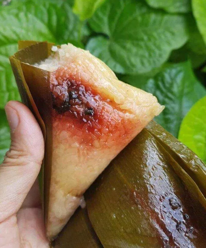 Bánh Cooc Mò có nhân nếp và lạc sống mới lạ. (Nguồn ảnh: Internet) Bánh Cooc Mò có nhân nếp và lạc sống mới lạ. (Nguồn ảnh: Internet)
