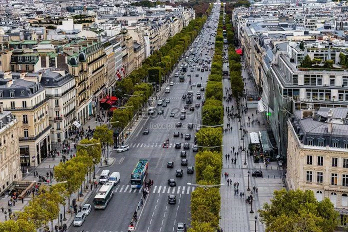 Đại lộ Champs-Elysees, một trong những con đường xa hoa, lộng lẫy nhất tại Pháp (Nguồn: Internet)