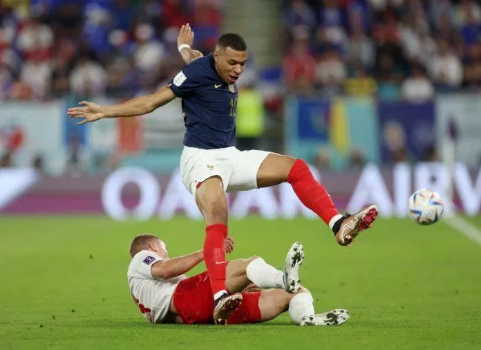 Đan Mạch đã làm mọi cách để ngăn chặn Mbappe tỏa sáng (Ảnh: Internet) Đan Mạch đã làm mọi cách để ngăn chặn Mbappe tỏa sáng (Ảnh: Internet)
