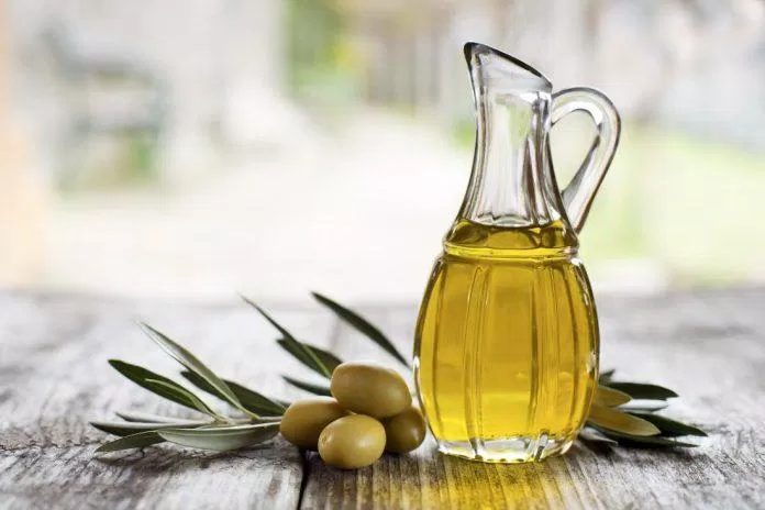 Dầu olive (Nguồn: Internet). Dầu olive (Nguồn: Internet).