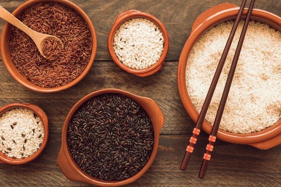 Gạo lứt và gạo trắng, loại nào bổ dưỡng hơn? (Ảnh: Internet) Gạo lứt và gạo trắng, loại nào bổ dưỡng hơn? (Ảnh: Internet)