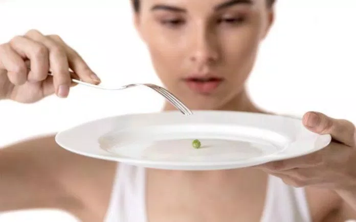 Nếu bạn bỏ bữa để giảm cân một cách tiêu cực sẽ ảnh hưởng đến cơ thể rất nghiêm trọng (Ảnh: Internet) Nếu bạn bỏ bữa để giảm cân một cách tiêu cực sẽ ảnh hưởng đến cơ thể rất nghiêm trọng (Ảnh: Internet)
