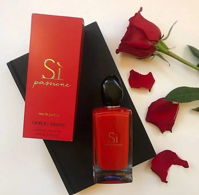 Giorgio Armani Sì Passione (Nguồn: Internet) Giorgio Armani Sì Passione (Nguồn: Internet)