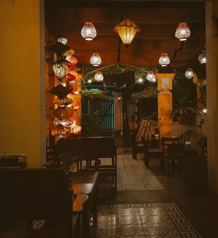 Cửa quán Cafe Hội An