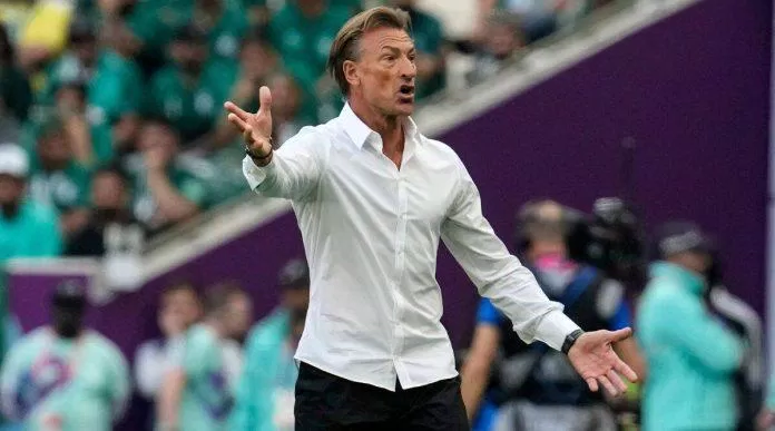 HLV Herve Renard đang thổi một luồng gió mới vào lối chơi và tinh thần thi đấu của Arab Saudi (Ảnh: Internet) HLV Herve Renard đang thổi một luồng gió mới vào lối chơi và tinh thần thi đấu của Arab Saudi (Ảnh: Internet)