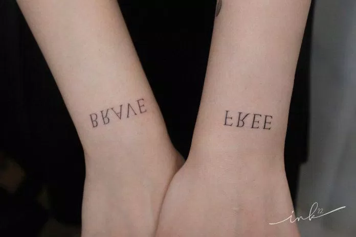 Hình xăm chữ tiếng Anh ý nghĩa: Brave - Free (Ảnh: Internet)