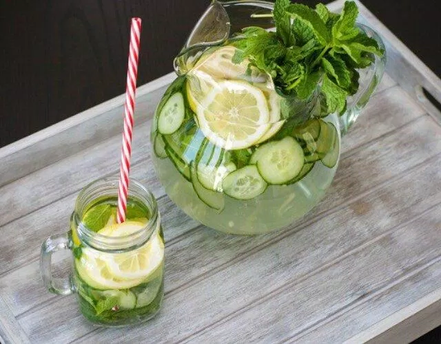 Detox chanh, dưa leo, lá bạc hà (Ảnh: Internet) Detox chanh, dưa leo, lá bạc hà (Ảnh: Internet)