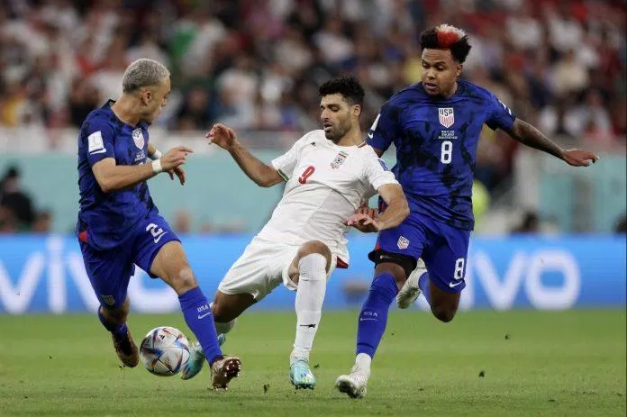 Đội tuyển Mỹ và Iran đã có trận đấu khá thú vị ở lượt trận cuối vòng bảng World Cup 2022 (Ảnh: Internet)