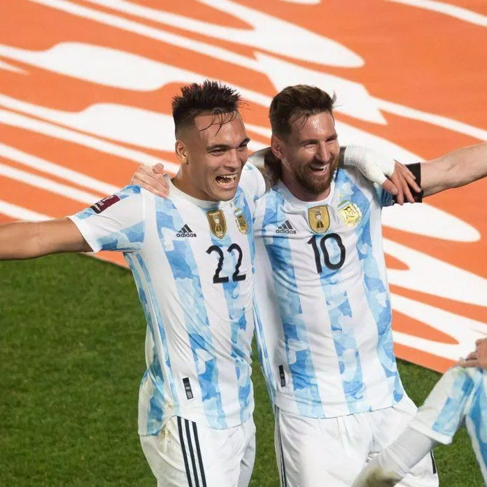 Latauro Martinez được kì vọng sẽ thay thế vị trí trụ cột Messi sau World Cup 2022 (Ảnh: Internet)