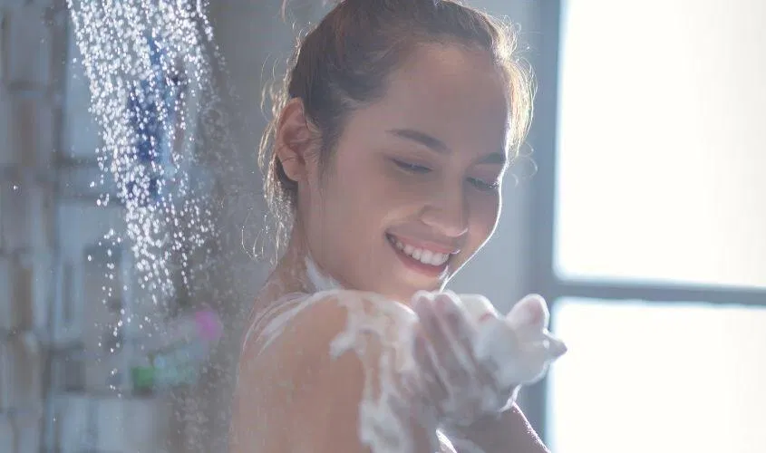 Hãy đọc kĩ bảng thành phần để bảo vệ làn da của chính bạn nhé! (Ảnh: internet)