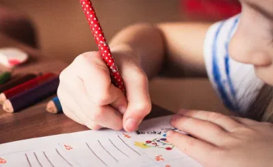 Việc luyện tập hằng ngày một cách khoa học sẽ giúp bạn cải thiện kỹ năng nghe của mình đáng kể (Ảnh: Internet)